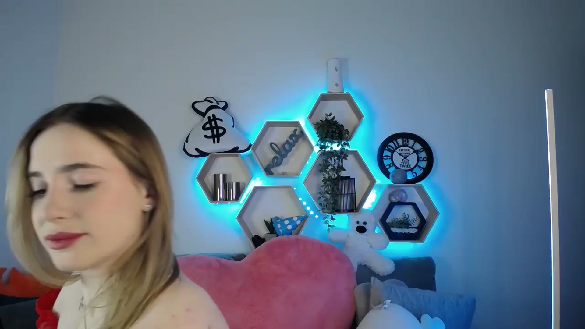Gallery image thumbnail from SabrinaViolet's myfreecams stream on, 03/14/2025, 09:59 image 11 of 20
