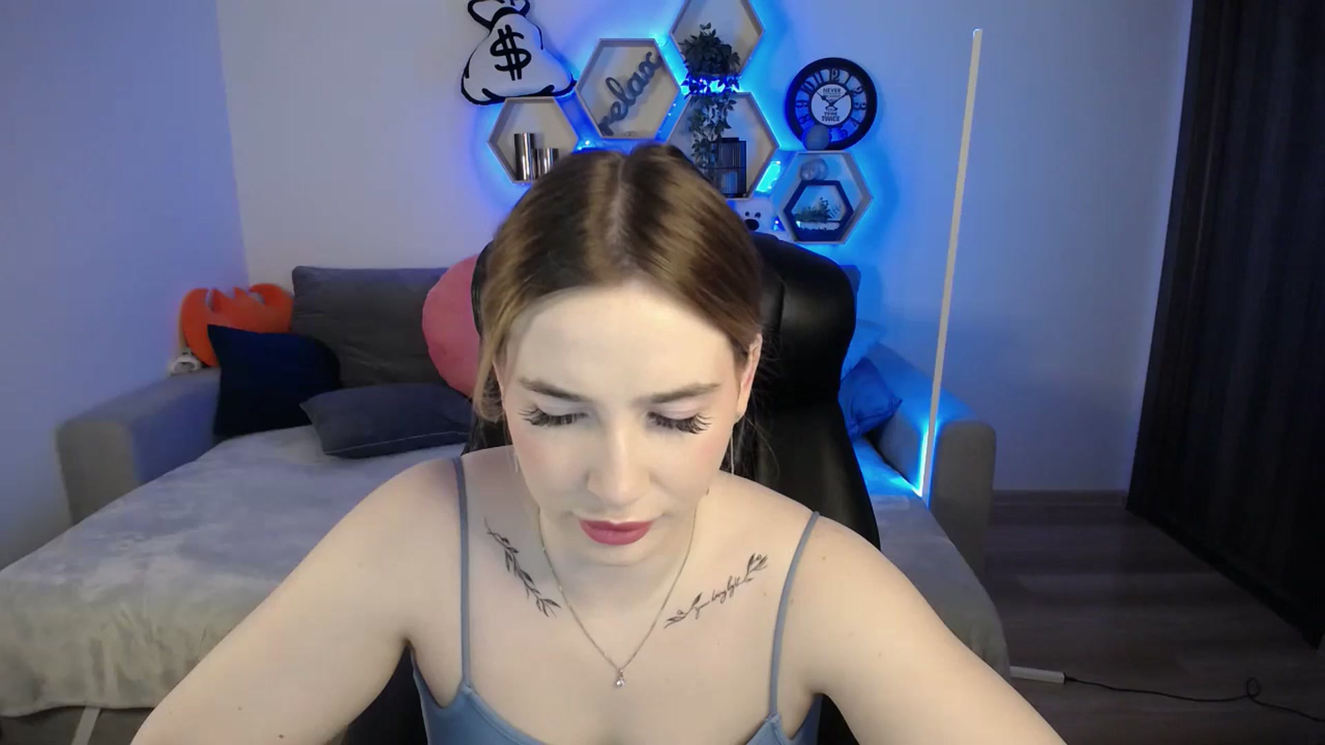 Gallery image thumbnail from SabrinaViolet's myfreecams stream on, 03/16/2025, 10:55 image 4 of 20