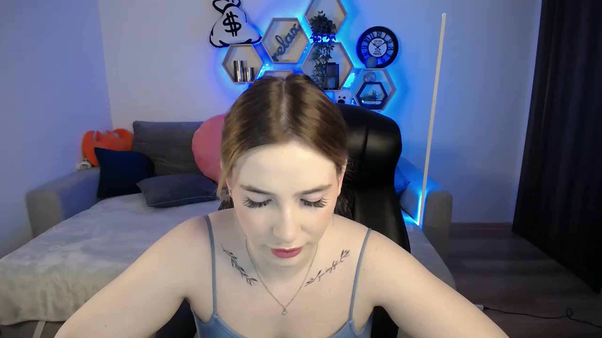 Gallery image thumbnail from SabrinaViolet's myfreecams stream on, 03/16/2025, 10:55 image 3 of 20