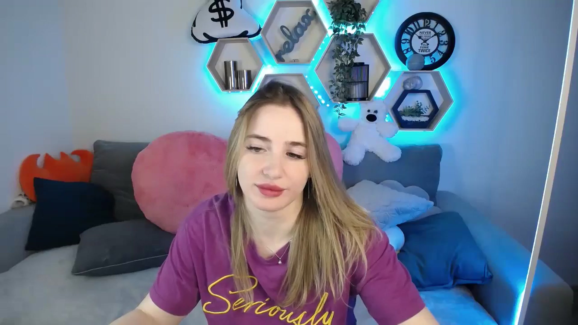 Gallery image thumbnail from SabrinaViolet's myfreecams stream on, 03/18/2025, 09:38 image 18 of 20