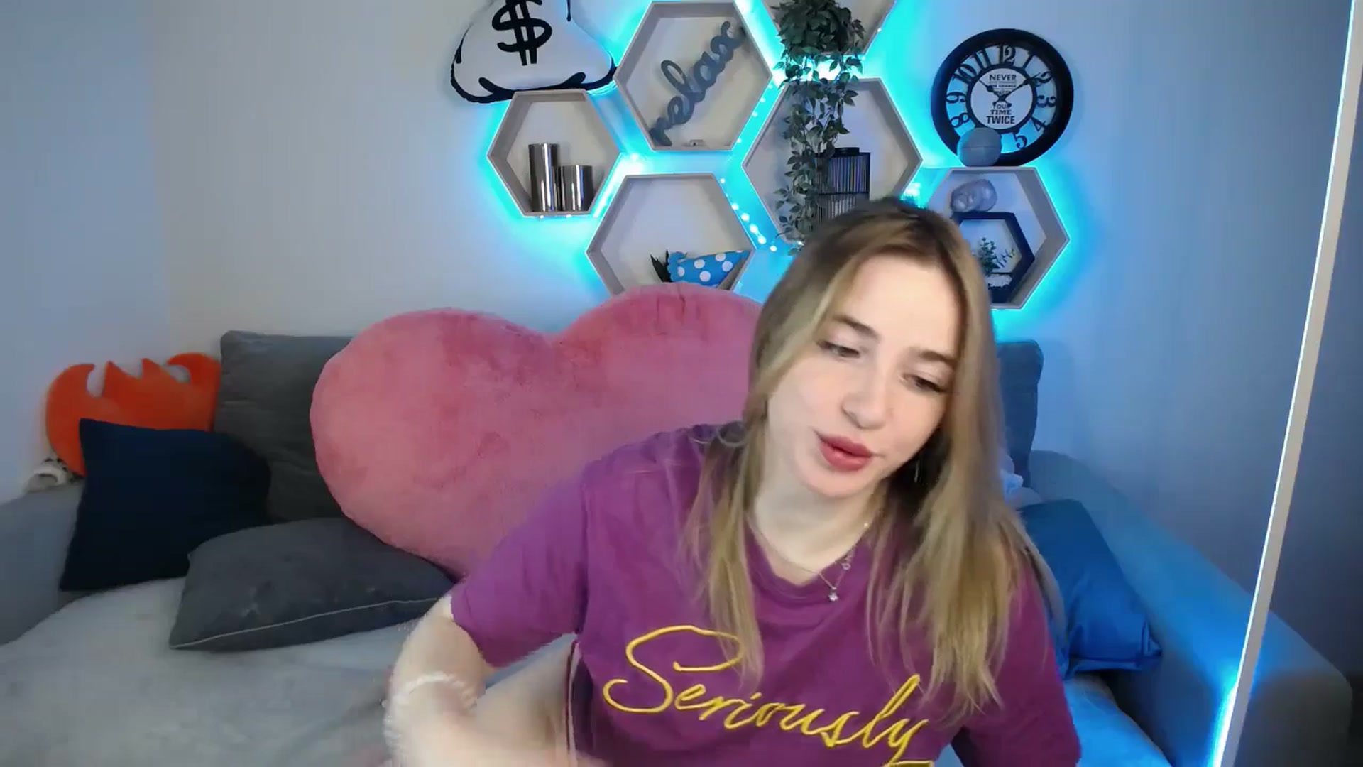 Gallery image thumbnail from SabrinaViolet's myfreecams stream on, 03/18/2025, 09:38 image 17 of 20
