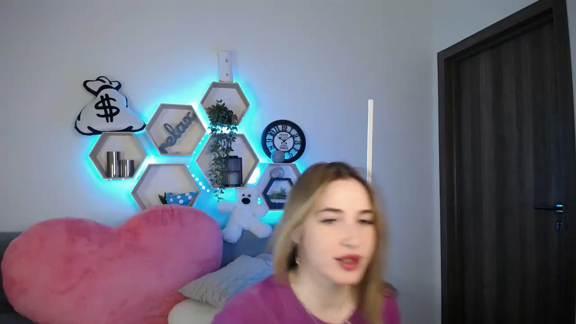 Gallery image thumbnail from SabrinaViolet's myfreecams stream on, 03/18/2025, 09:38 image 20 of 20
