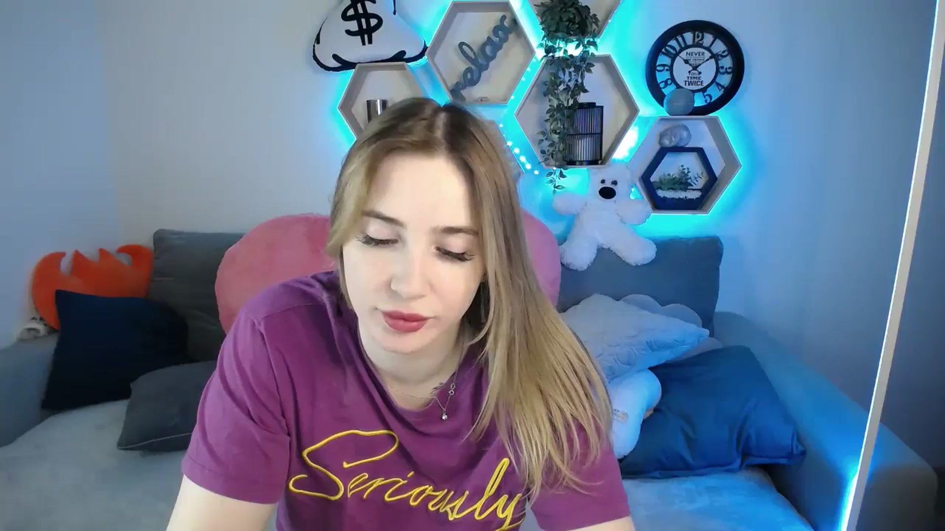 Gallery image thumbnail from SabrinaViolet's myfreecams stream on, 03/18/2025, 09:38 image 10 of 20