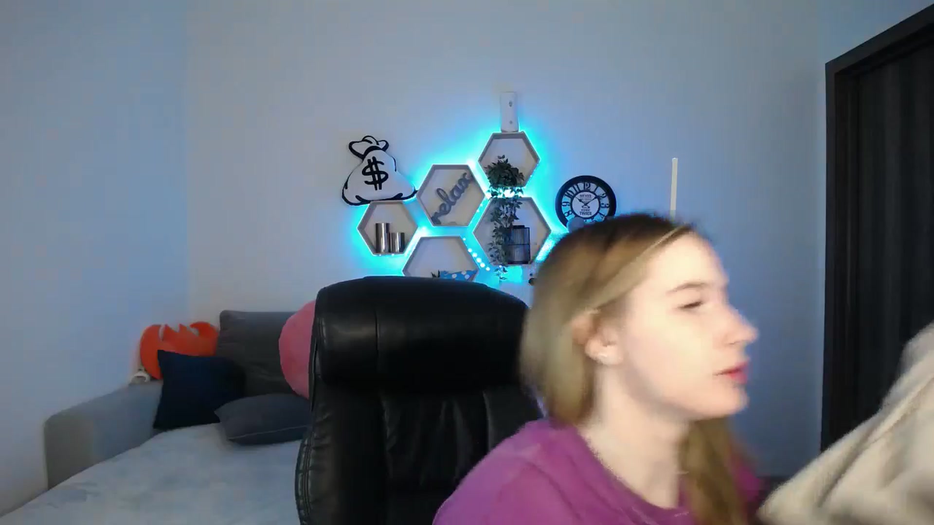 Gallery image thumbnail from SabrinaViolet's myfreecams stream on, 03/18/2025, 09:38 image 7 of 20