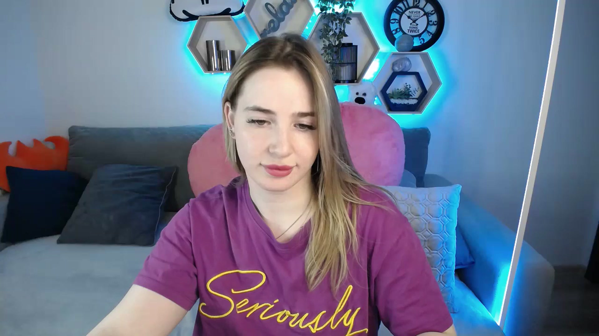 Gallery image thumbnail from SabrinaViolet's myfreecams stream on, 03/18/2025, 11:50 image 16 of 20