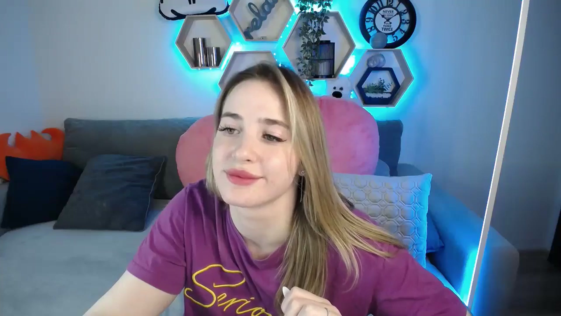 Gallery image thumbnail from SabrinaViolet's myfreecams stream on, 03/18/2025, 11:50 image 17 of 20