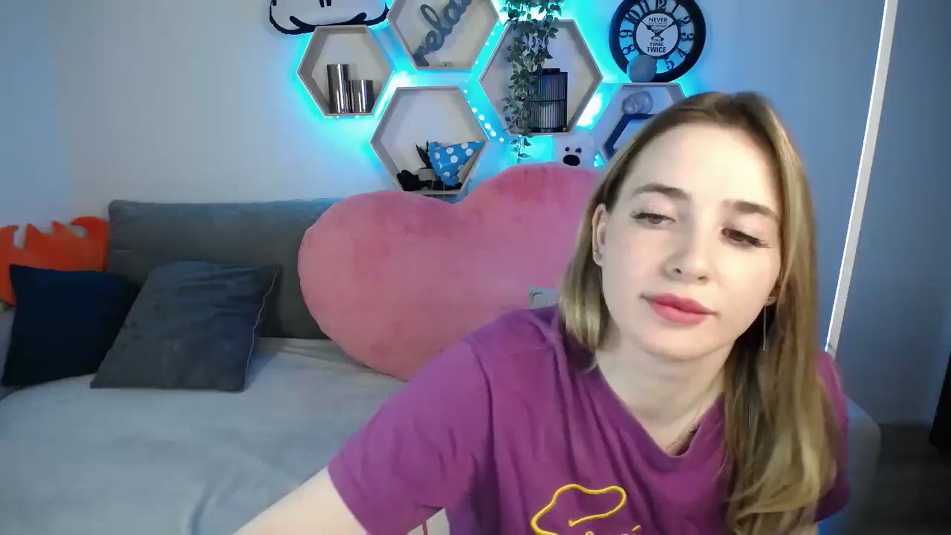 Gallery image thumbnail from SabrinaViolet's myfreecams stream on, 03/18/2025, 11:50 image 18 of 20