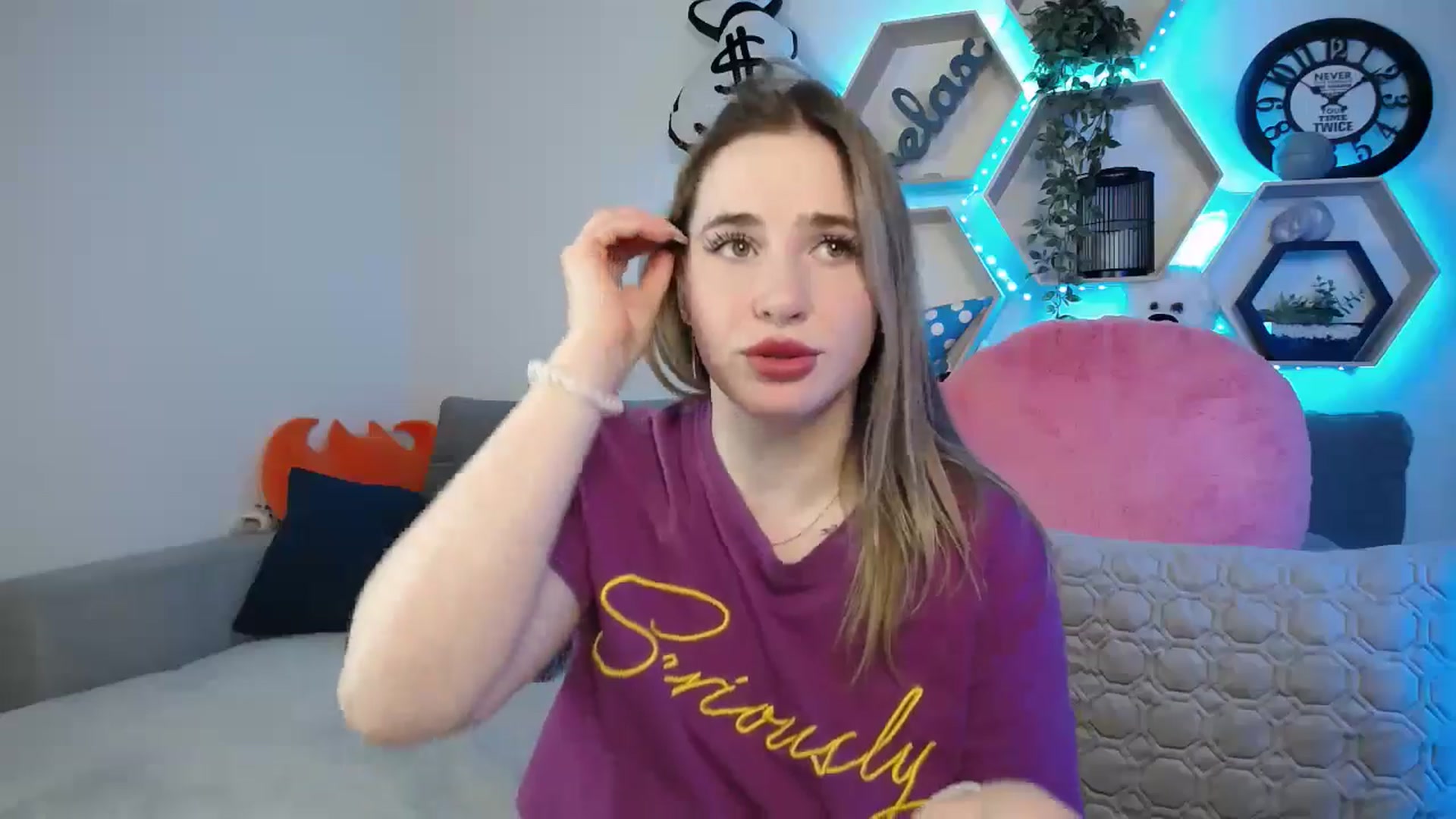 Gallery image thumbnail from SabrinaViolet's myfreecams stream on, 03/18/2025, 11:50 image 11 of 20