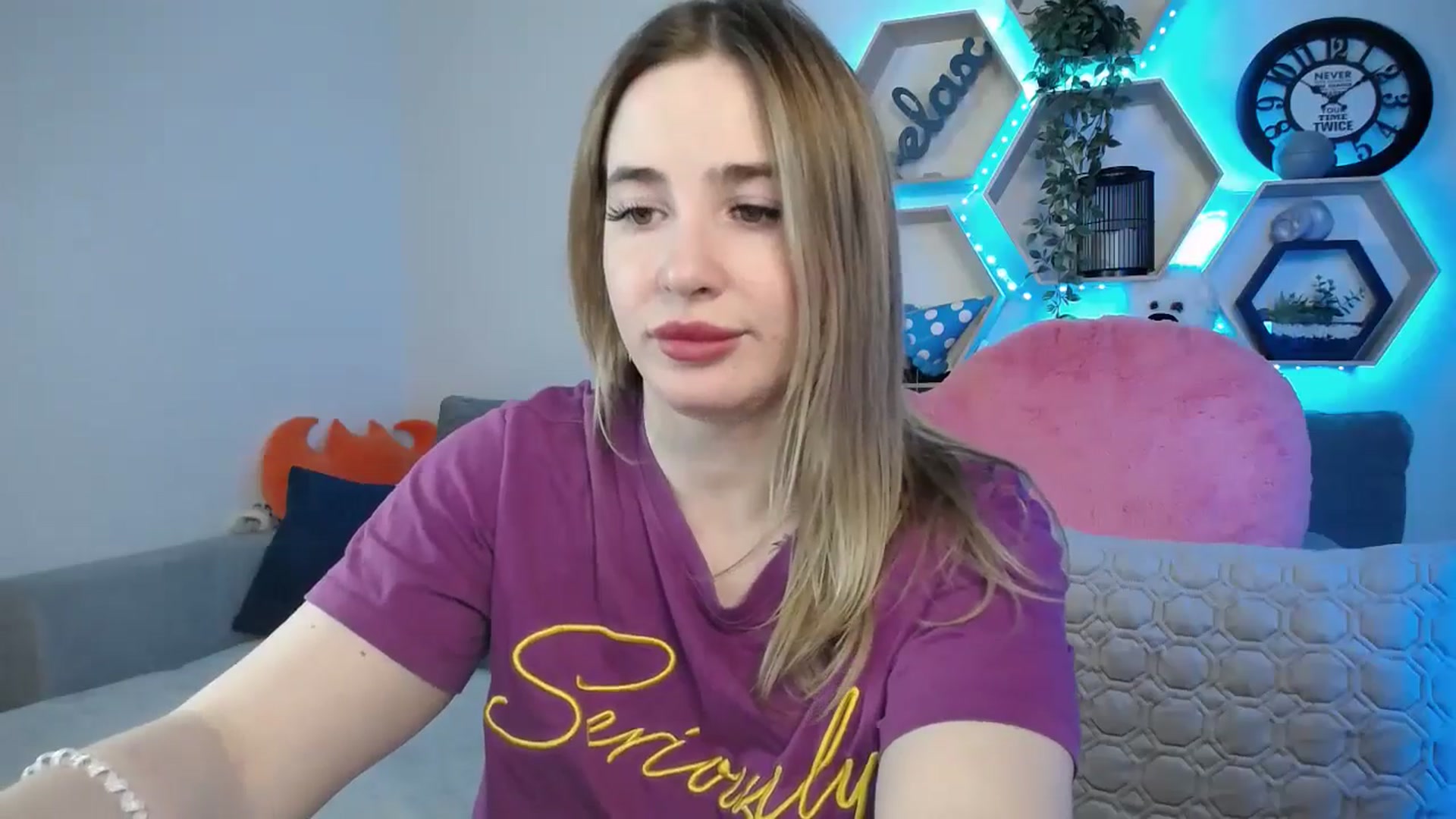 Gallery image thumbnail from SabrinaViolet's myfreecams stream on, 03/18/2025, 11:50 image 10 of 20