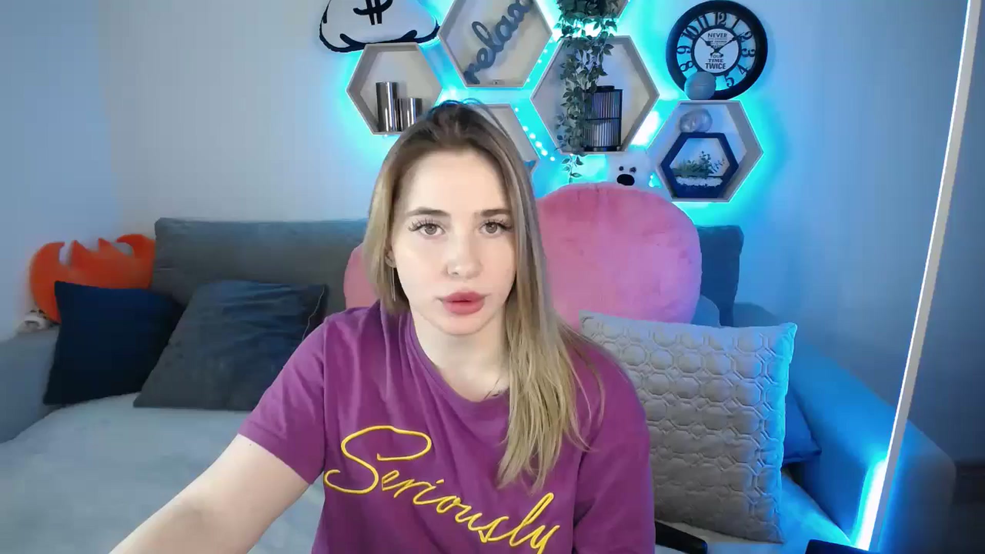 Gallery image thumbnail from SabrinaViolet's myfreecams stream on, 03/18/2025, 12:56 image 1 of 20