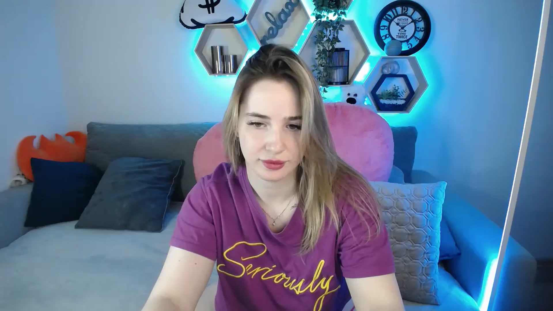 Gallery image thumbnail from SabrinaViolet's myfreecams stream on, 03/18/2025, 12:56 image 16 of 20