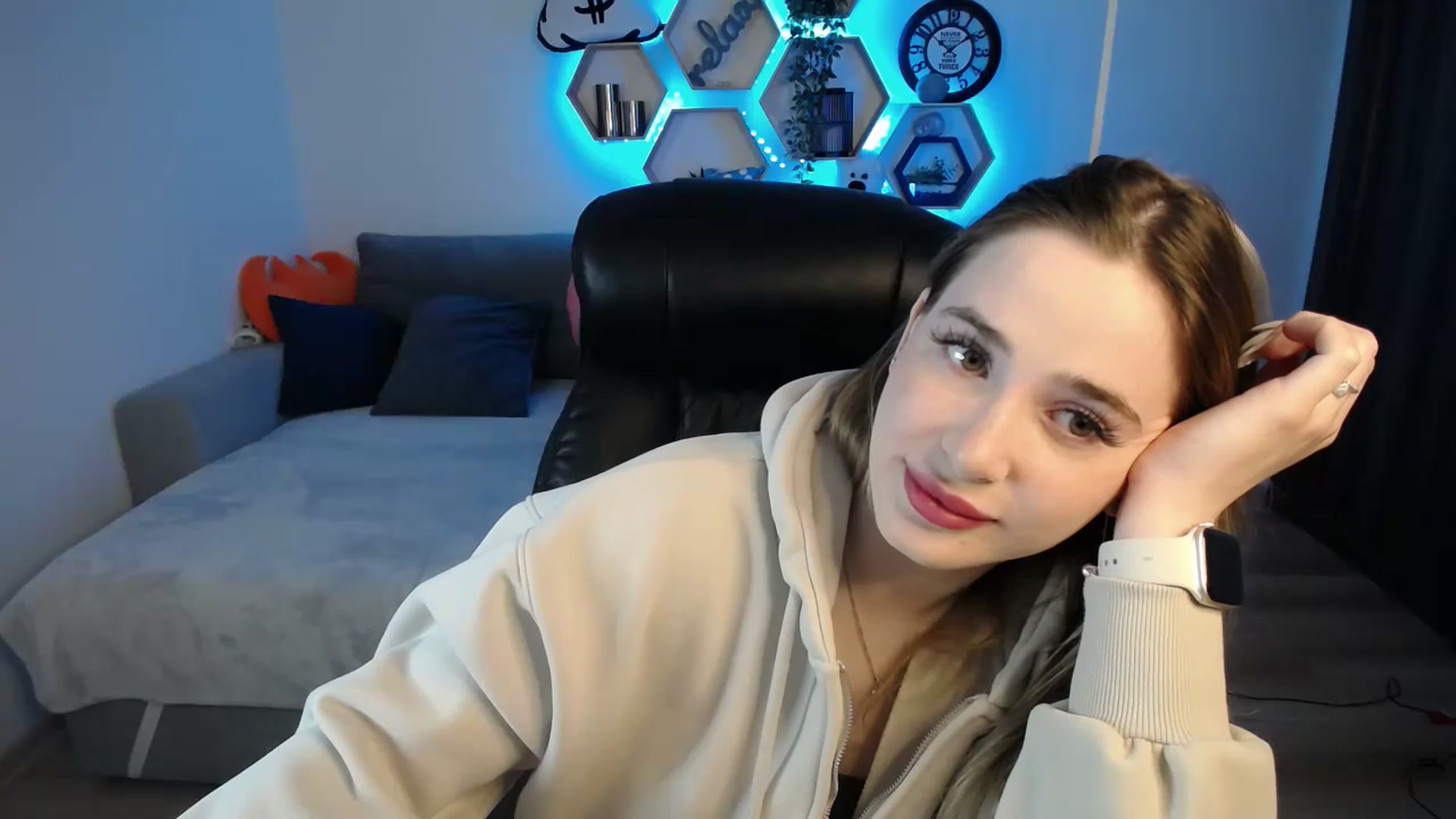 Gallery image thumbnail from SabrinaViolet's myfreecams stream on, 03/19/2025, 10:04 image 11 of 20