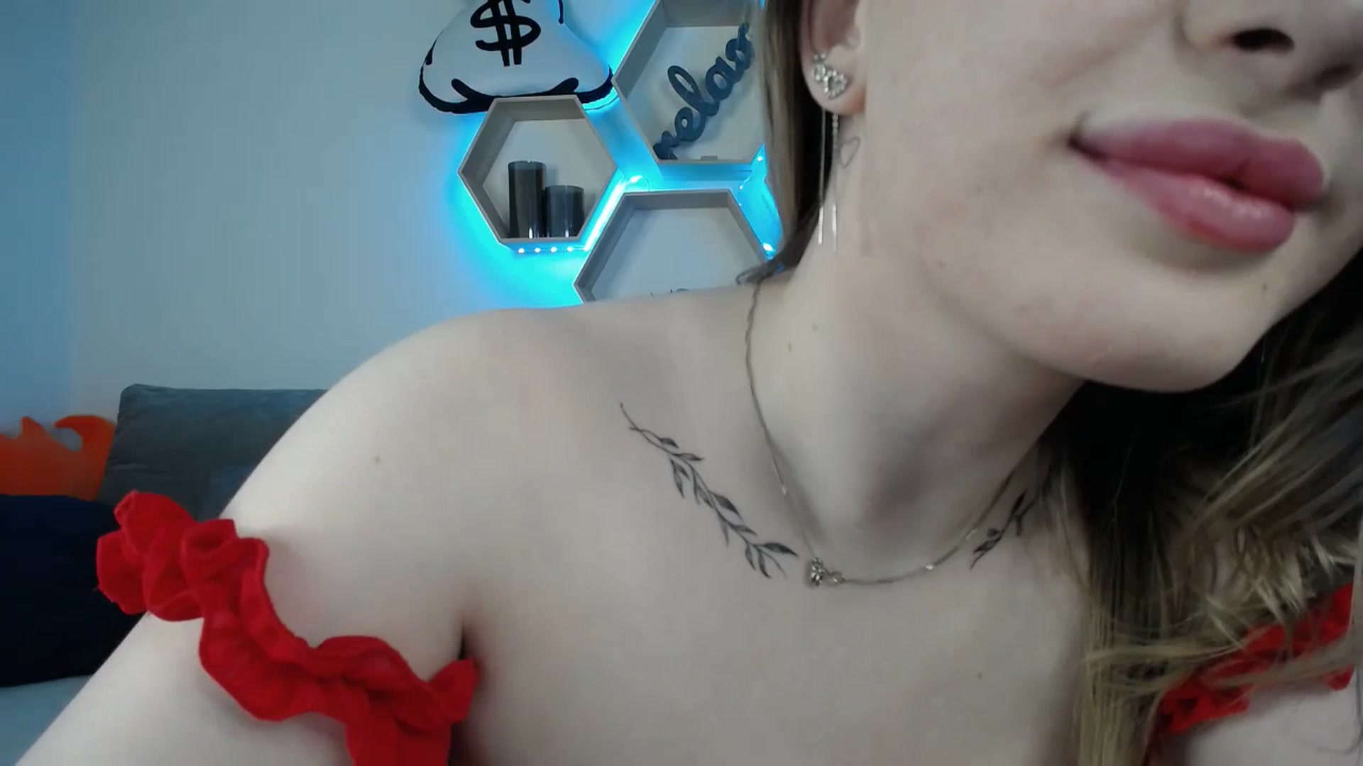 Gallery image thumbnail from SabrinaViolet's myfreecams stream on, 03/19/2025, 12:05 image 10 of 20