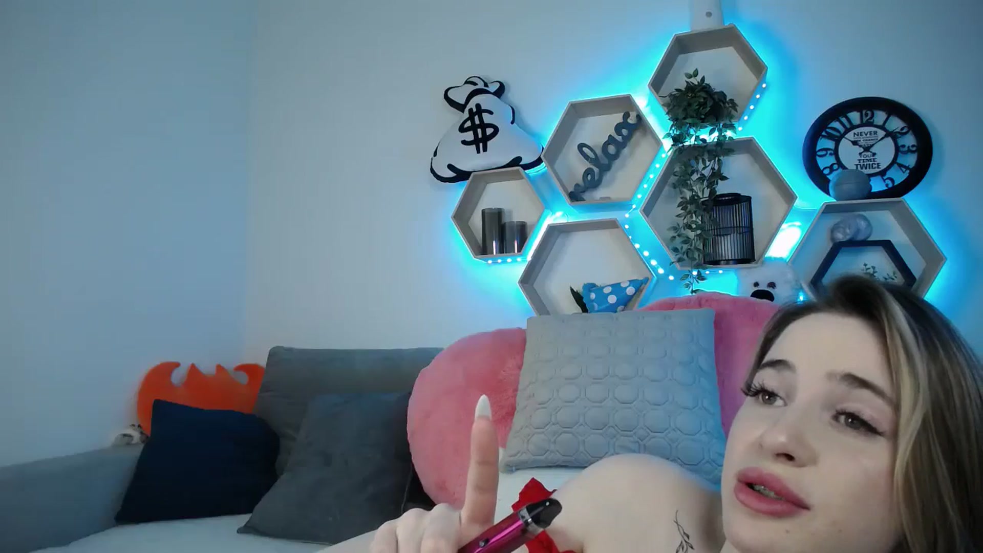 Gallery image thumbnail from SabrinaViolet's myfreecams stream on, 03/19/2025, 12:05 image 12 of 20