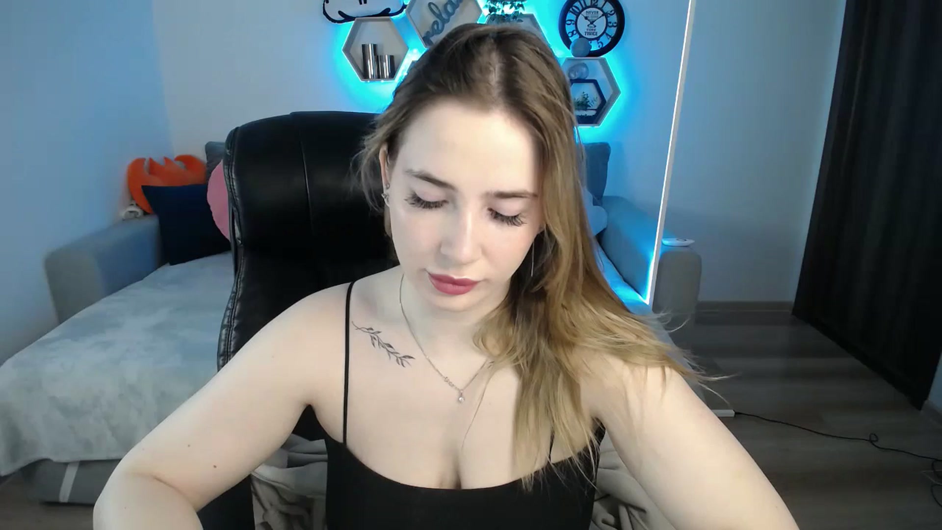 Gallery image thumbnail from SabrinaViolet's myfreecams stream on, 03/21/2025, 10:35 image 4 of 20