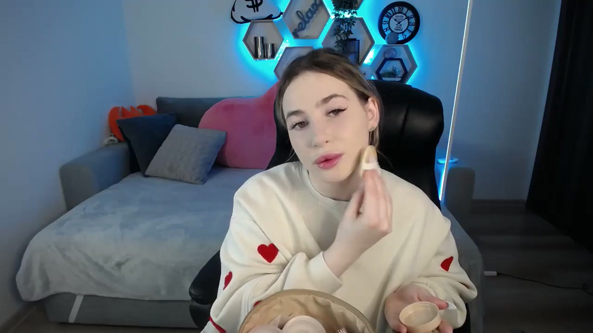 Gallery image thumbnail from SabrinaViolet's myfreecams stream on, 03/23/2025, 10:02 image 3 of 20