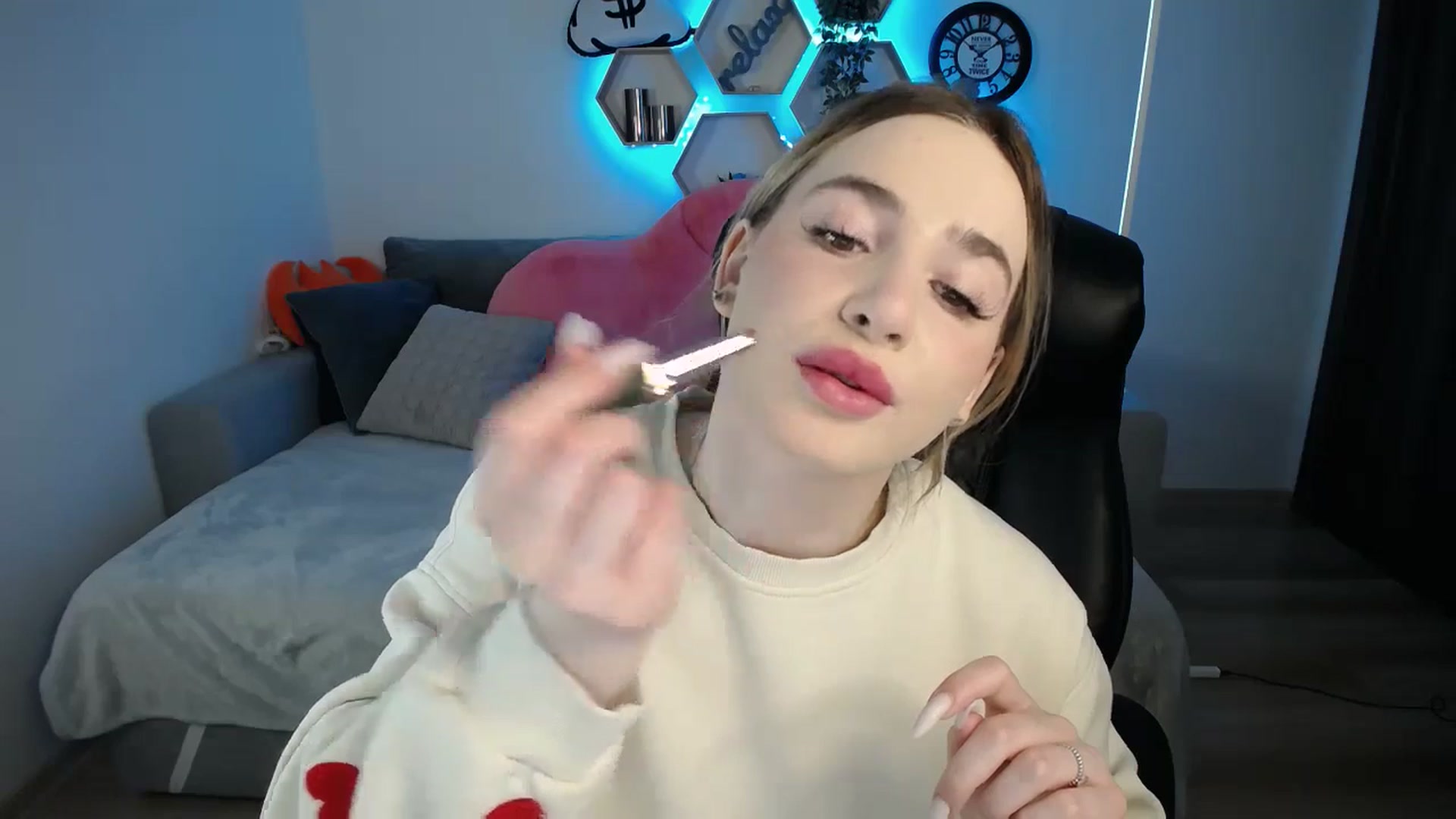 Gallery image thumbnail from SabrinaViolet's myfreecams stream on, 03/23/2025, 10:02 image 5 of 20