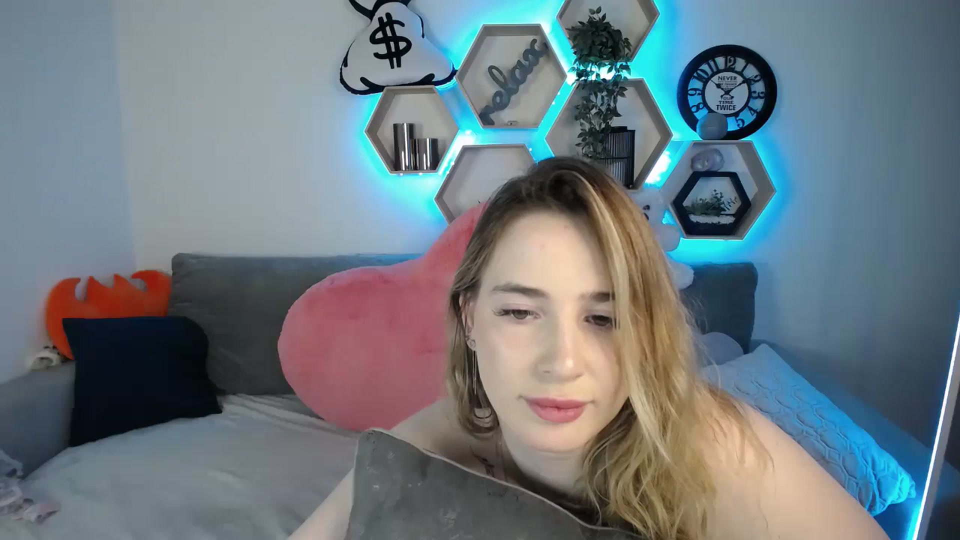 Gallery image thumbnail from SabrinaViolet's myfreecams stream on, 03/23/2025, 13:06 image 12 of 20