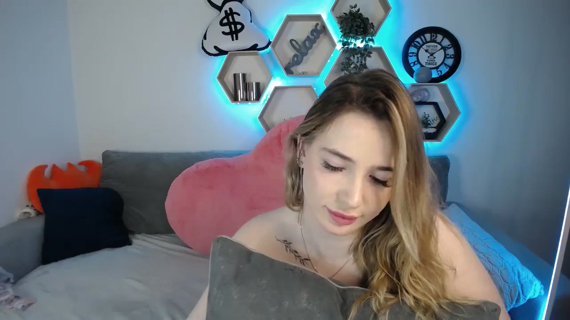 Gallery image thumbnail from SabrinaViolet's myfreecams stream on, 03/23/2025, 13:06 image 9 of 20