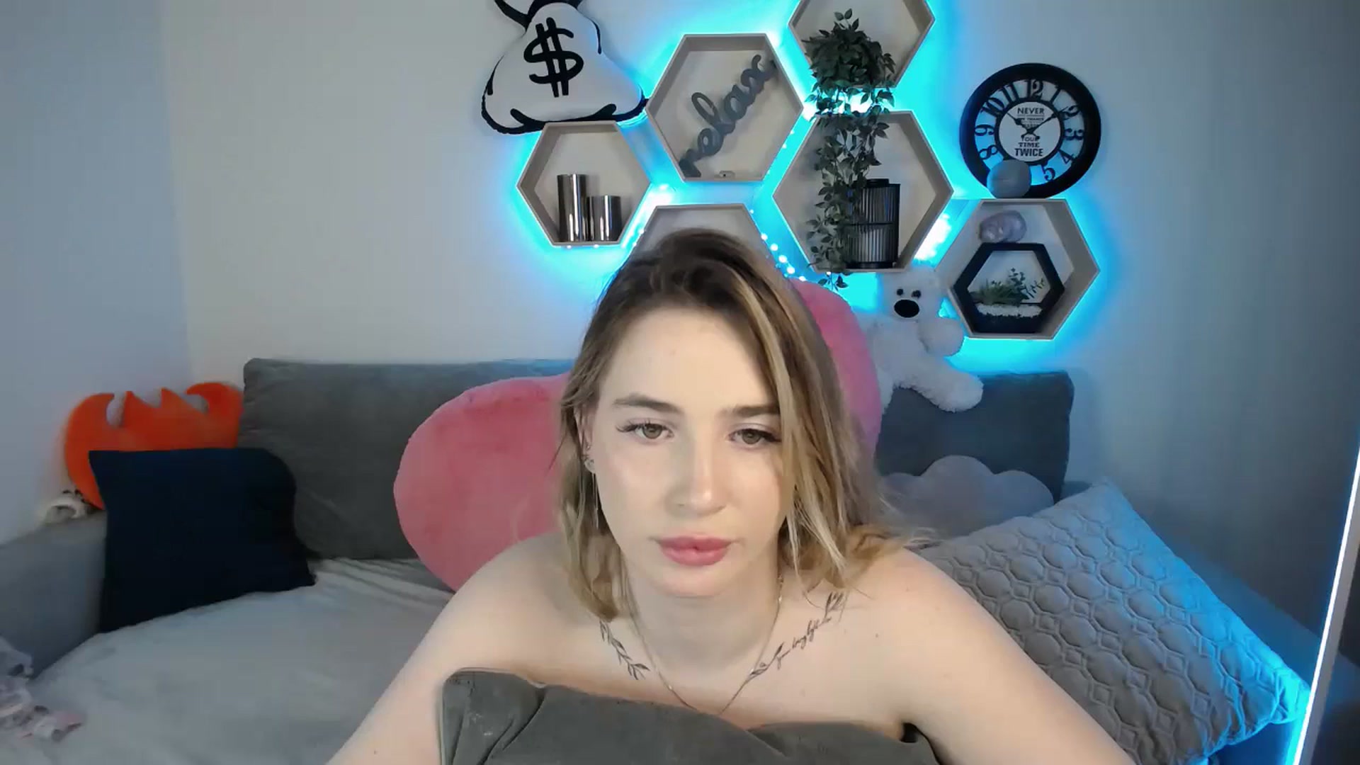 Gallery image thumbnail from SabrinaViolet's myfreecams stream on, 03/23/2025, 13:25 image 8 of 20