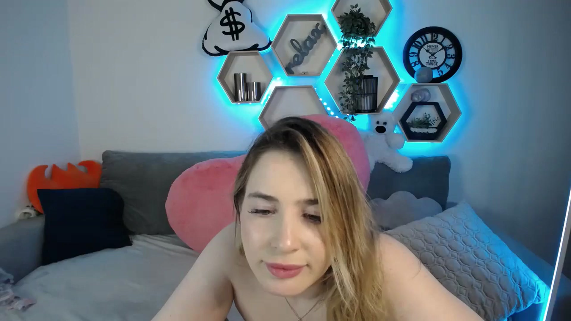 Gallery image thumbnail from SabrinaViolet's myfreecams stream on, 03/23/2025, 13:25 image 20 of 20
