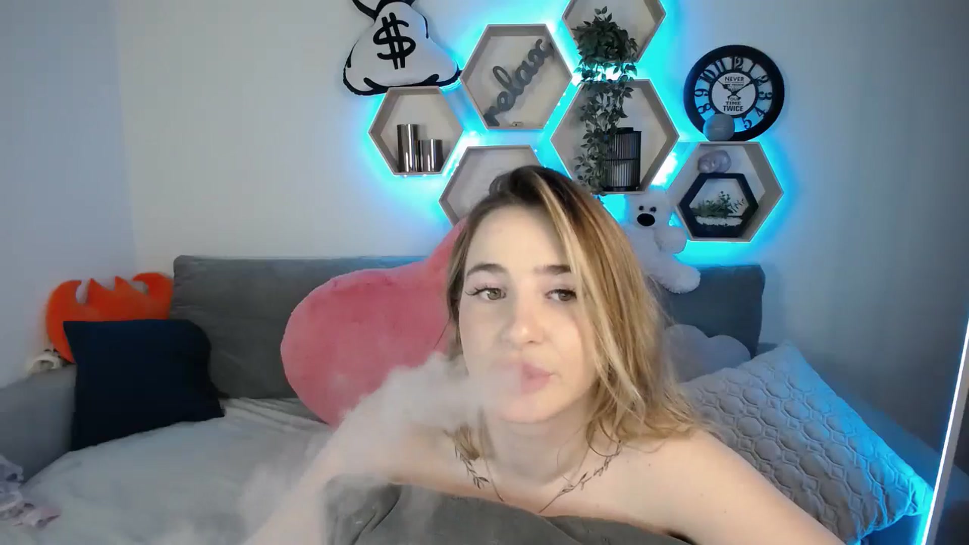 Gallery image thumbnail from SabrinaViolet's myfreecams stream on, 03/23/2025, 13:25 image 13 of 20
