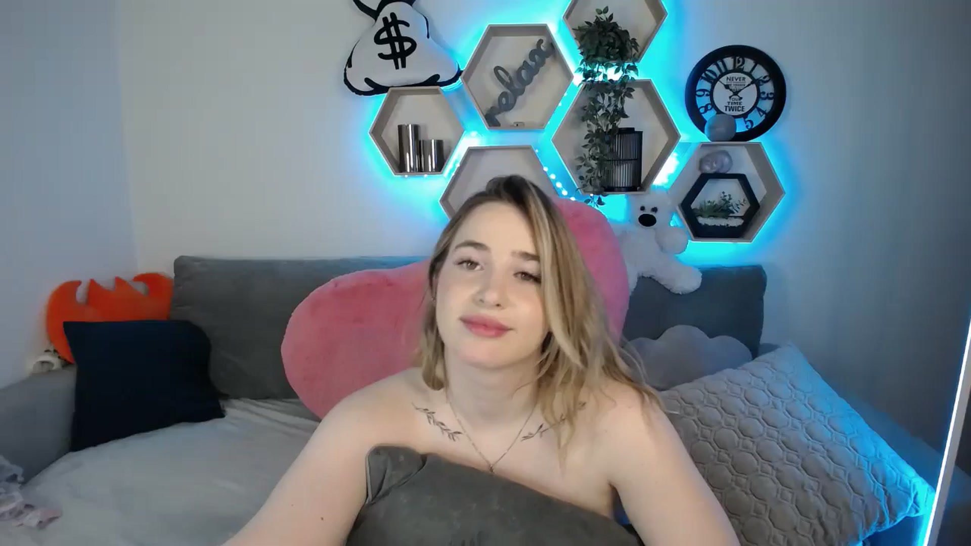 Gallery image thumbnail from SabrinaViolet's myfreecams stream on, 03/23/2025, 13:25 image 1 of 20