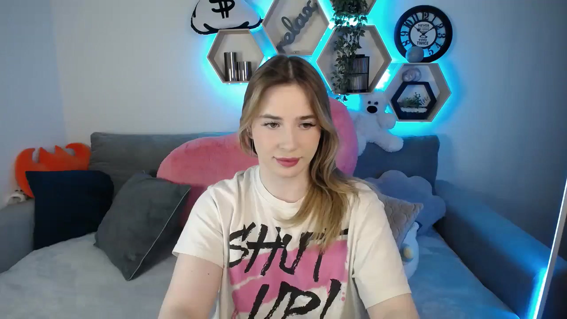 Gallery image thumbnail from SabrinaViolet's myfreecams stream on, 03/24/2025, 12:04 image 11 of 20