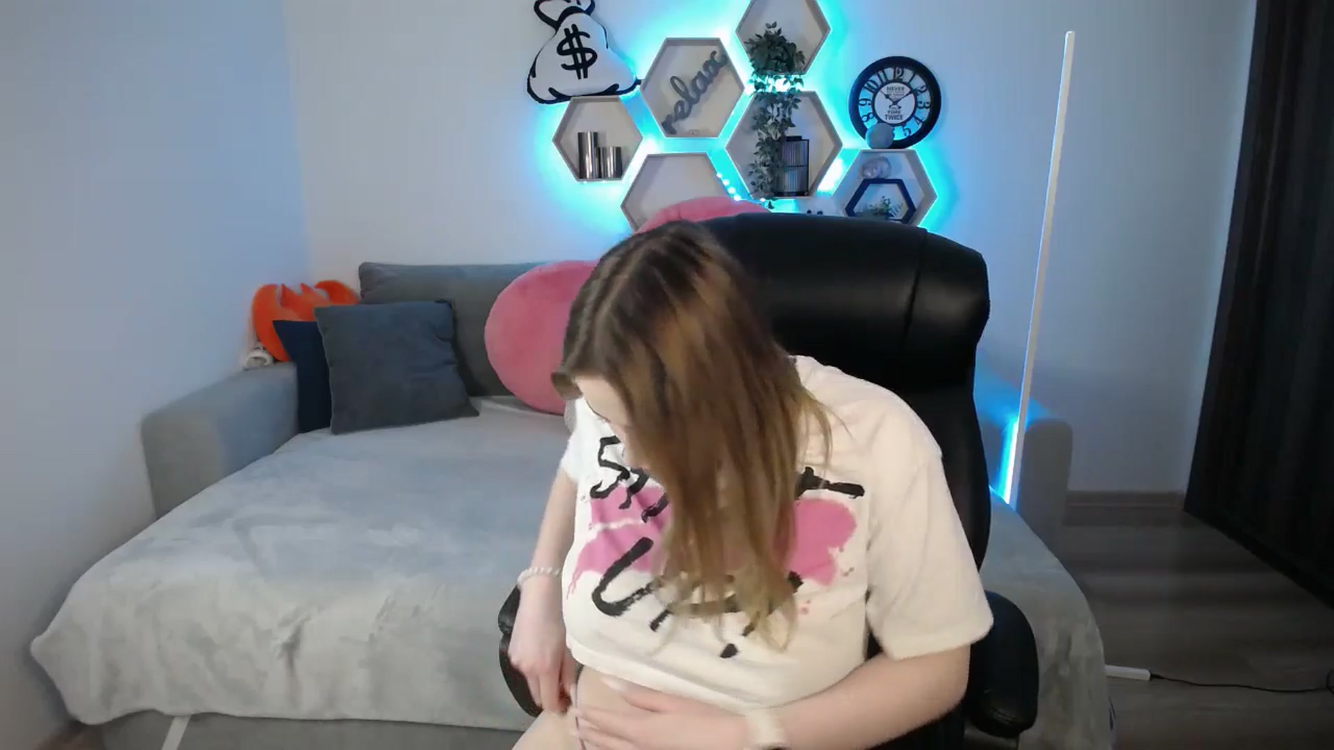 Gallery image thumbnail from SabrinaViolet's myfreecams stream on, 03/24/2025, 12:04 image 5 of 20