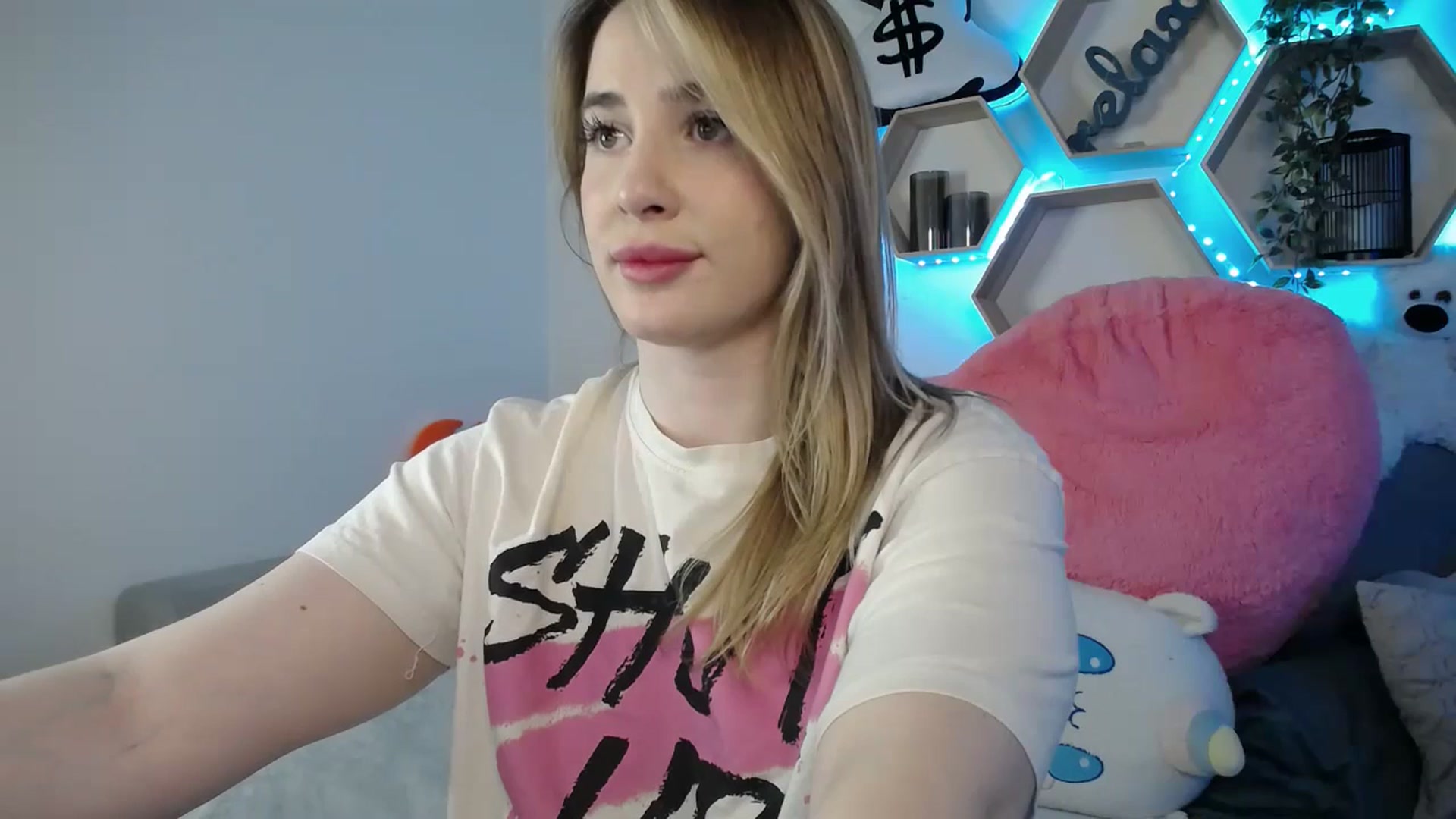 Gallery image thumbnail from SabrinaViolet's myfreecams stream on, 03/24/2025, 12:51 image 17 of 20