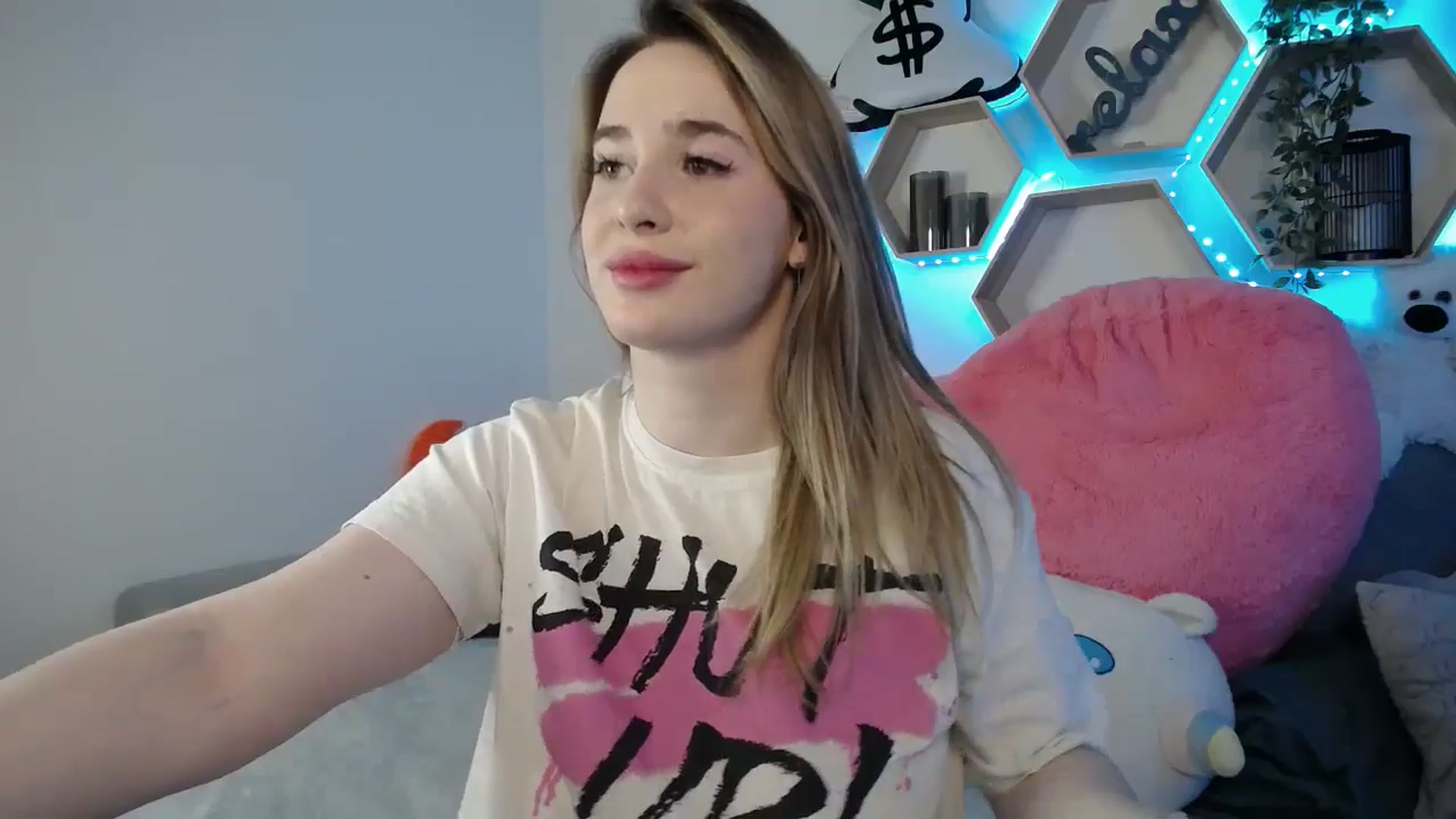 Gallery image thumbnail from SabrinaViolet's myfreecams stream on, 03/24/2025, 12:51 image 18 of 20