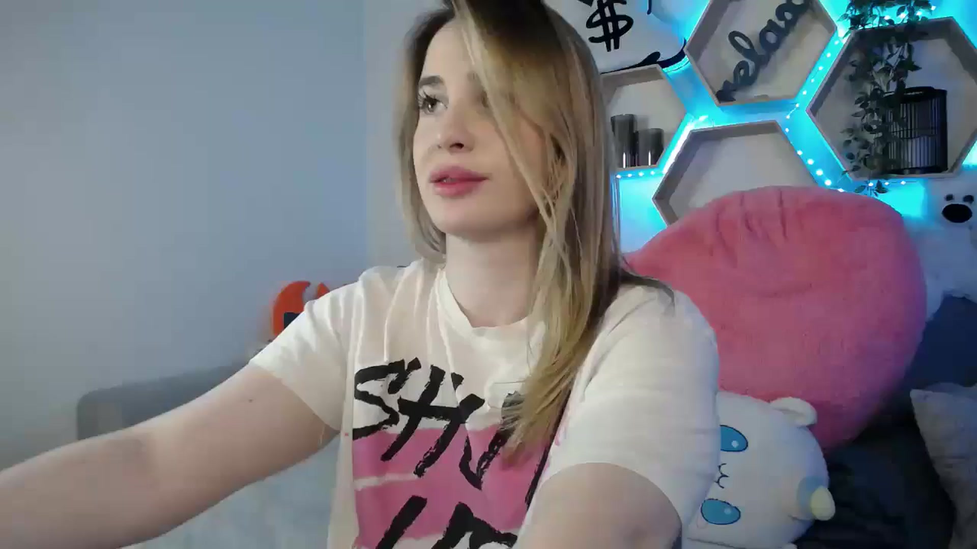 Gallery image thumbnail from SabrinaViolet's myfreecams stream on, 03/24/2025, 12:51 image 20 of 20