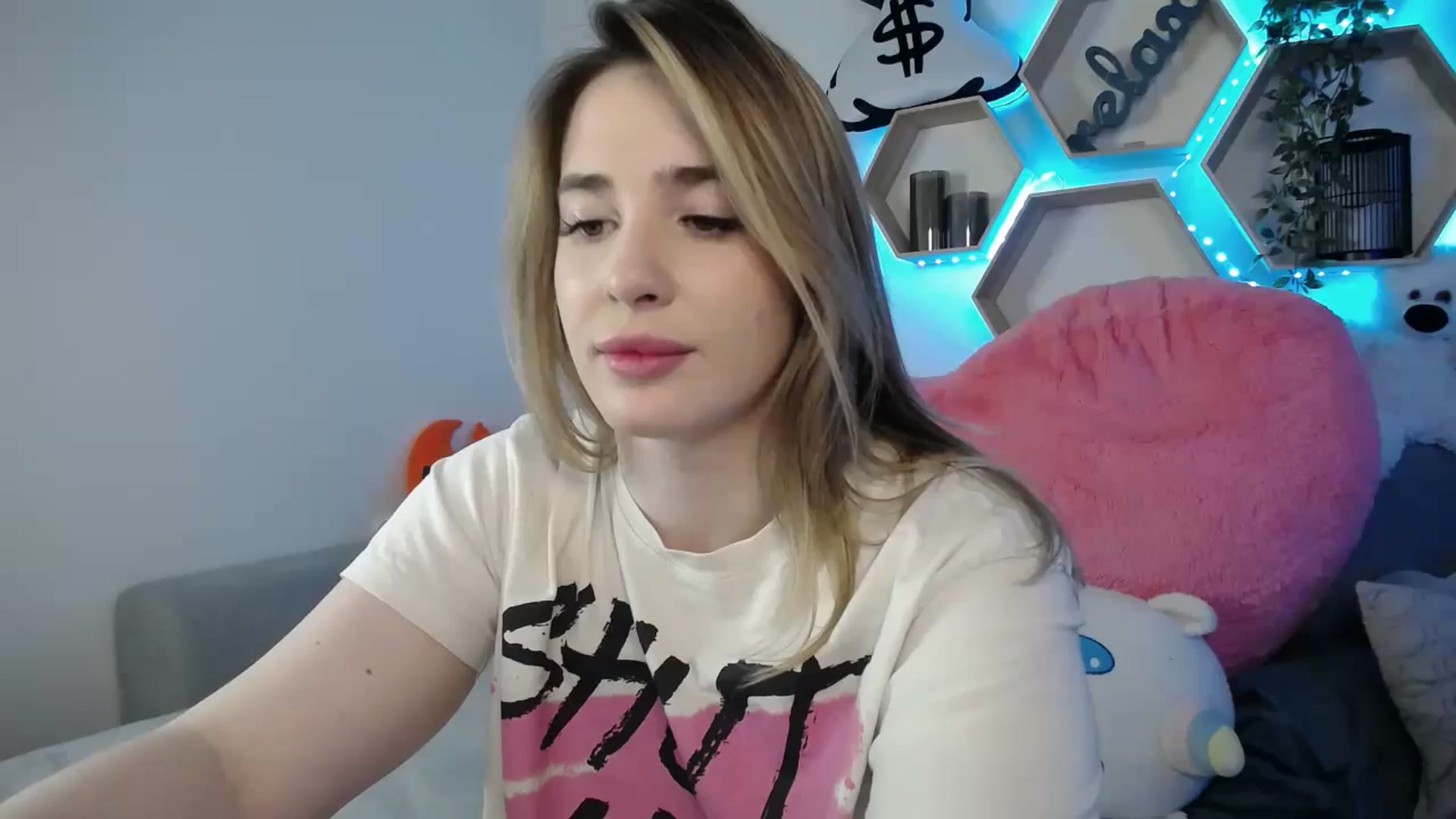 Gallery image thumbnail from SabrinaViolet's myfreecams stream on, 03/24/2025, 13:12 image 1 of 20
