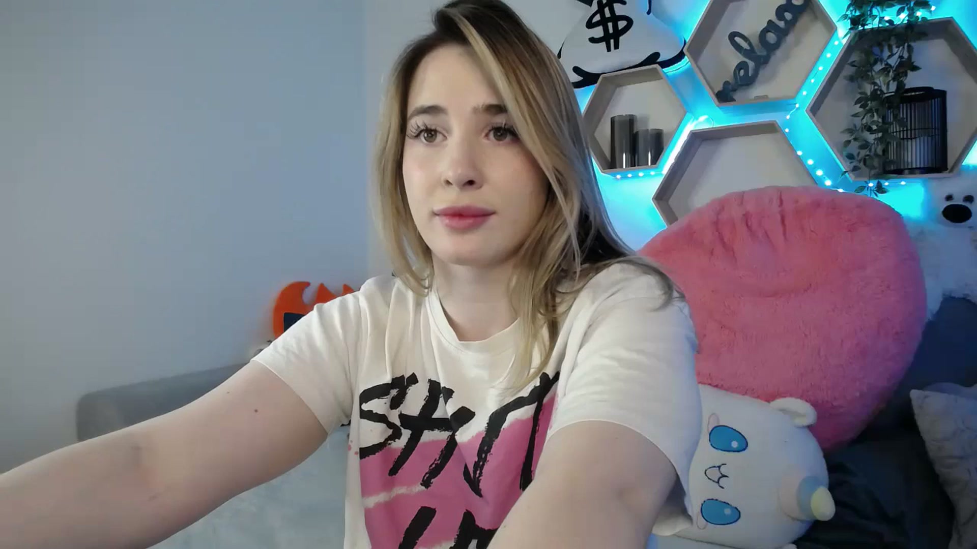 Gallery image thumbnail from SabrinaViolet's myfreecams stream on, 03/24/2025, 13:12 image 2 of 20