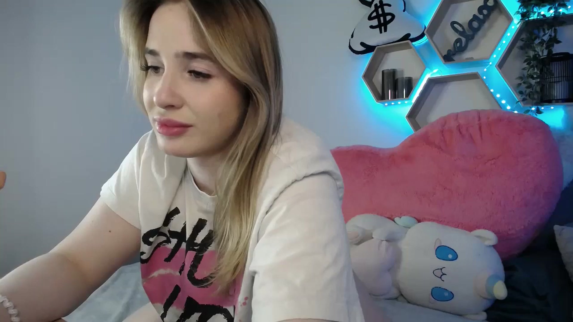 Gallery image thumbnail from SabrinaViolet's myfreecams stream on, 03/24/2025, 13:12 image 20 of 20