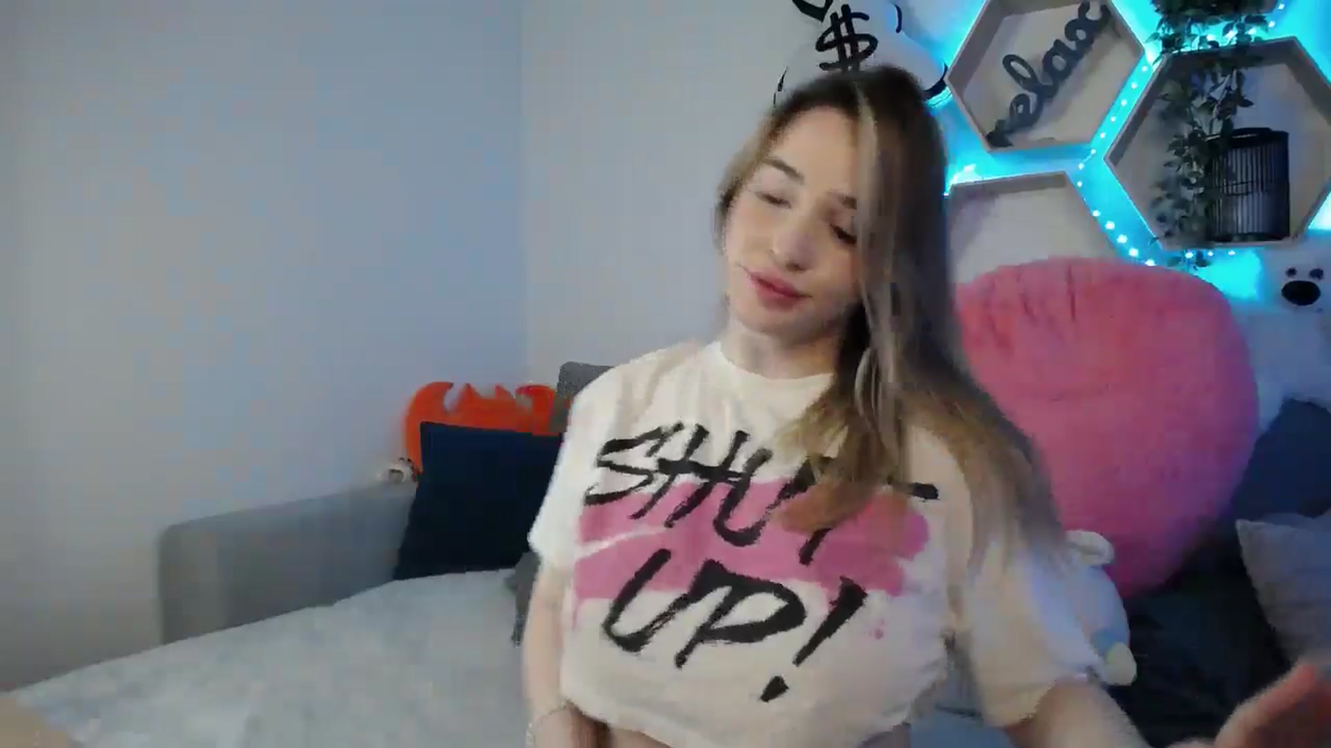 Gallery image thumbnail from SabrinaViolet's myfreecams stream on, 03/24/2025, 13:12 image 3 of 20