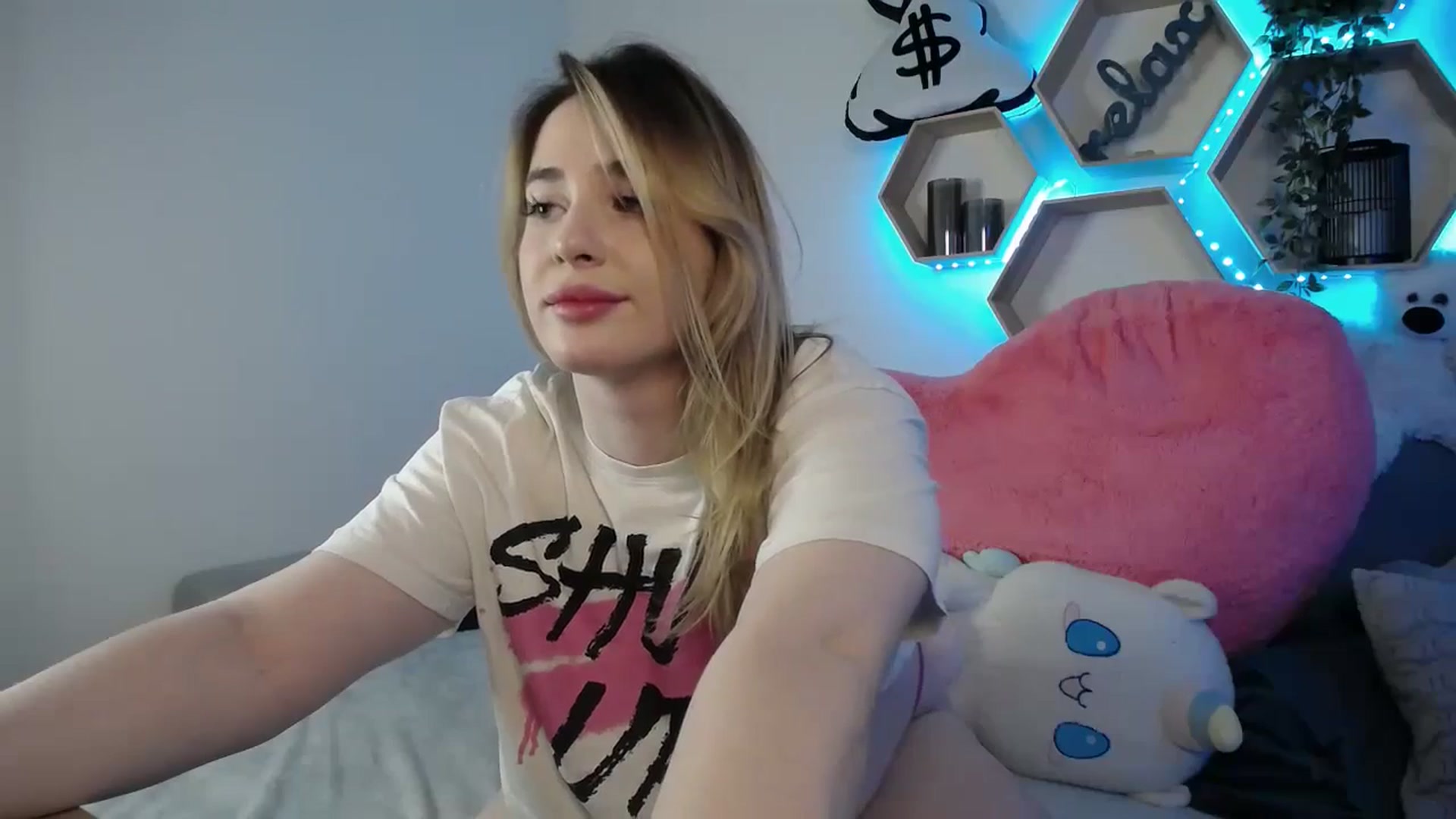 Gallery image thumbnail from SabrinaViolet's myfreecams stream on, 03/24/2025, 13:12 image 4 of 20