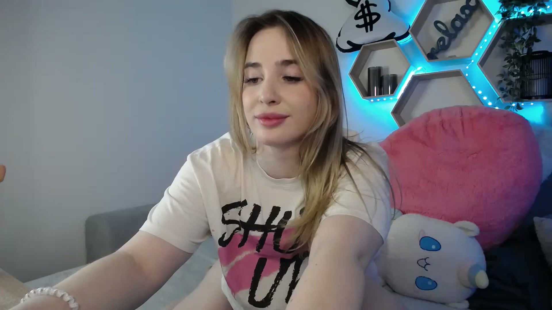 Gallery image thumbnail from SabrinaViolet's myfreecams stream on, 03/24/2025, 13:12 image 17 of 20