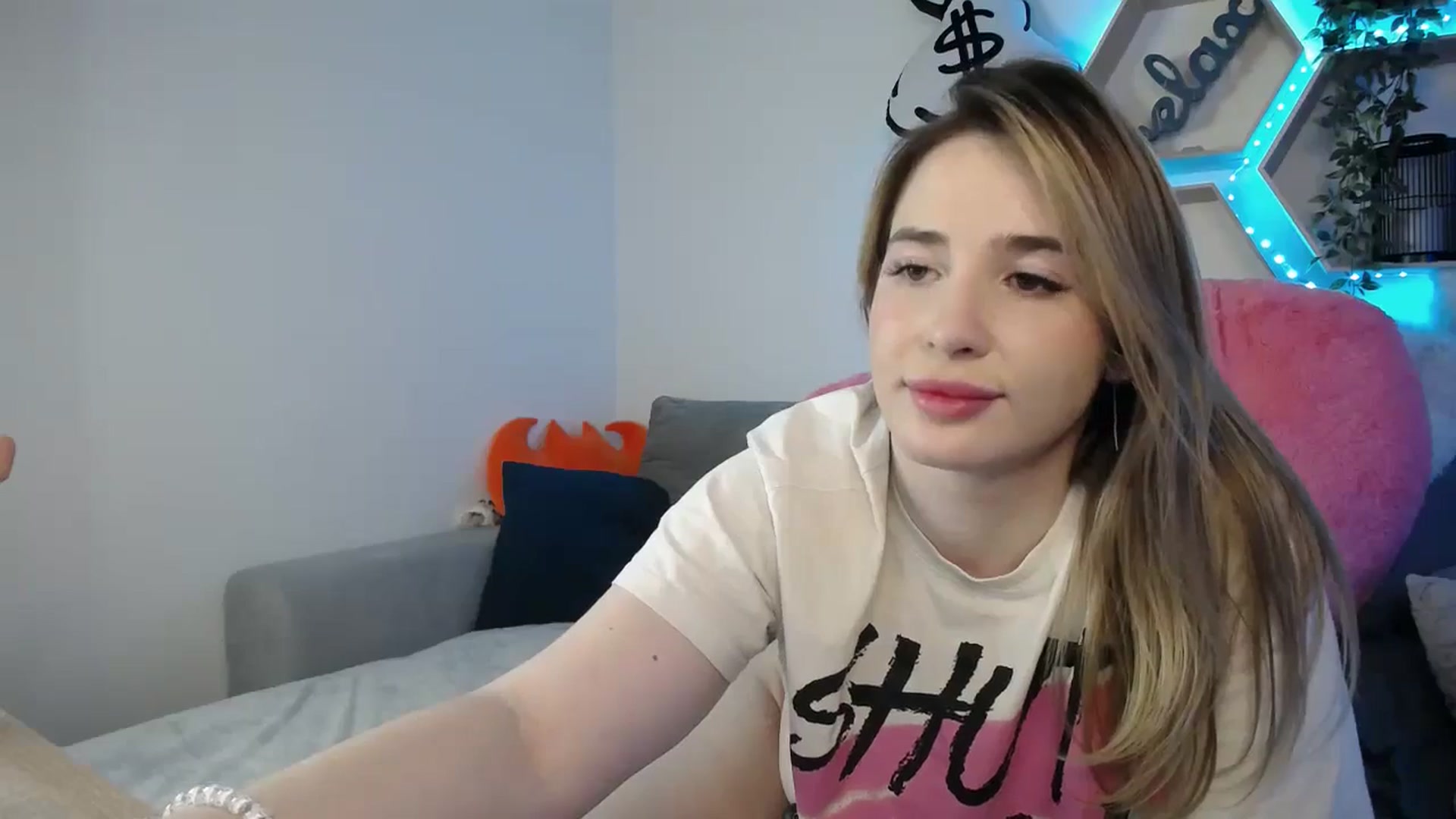 Gallery image thumbnail from SabrinaViolet's myfreecams stream on, 03/24/2025, 13:12 image 8 of 20