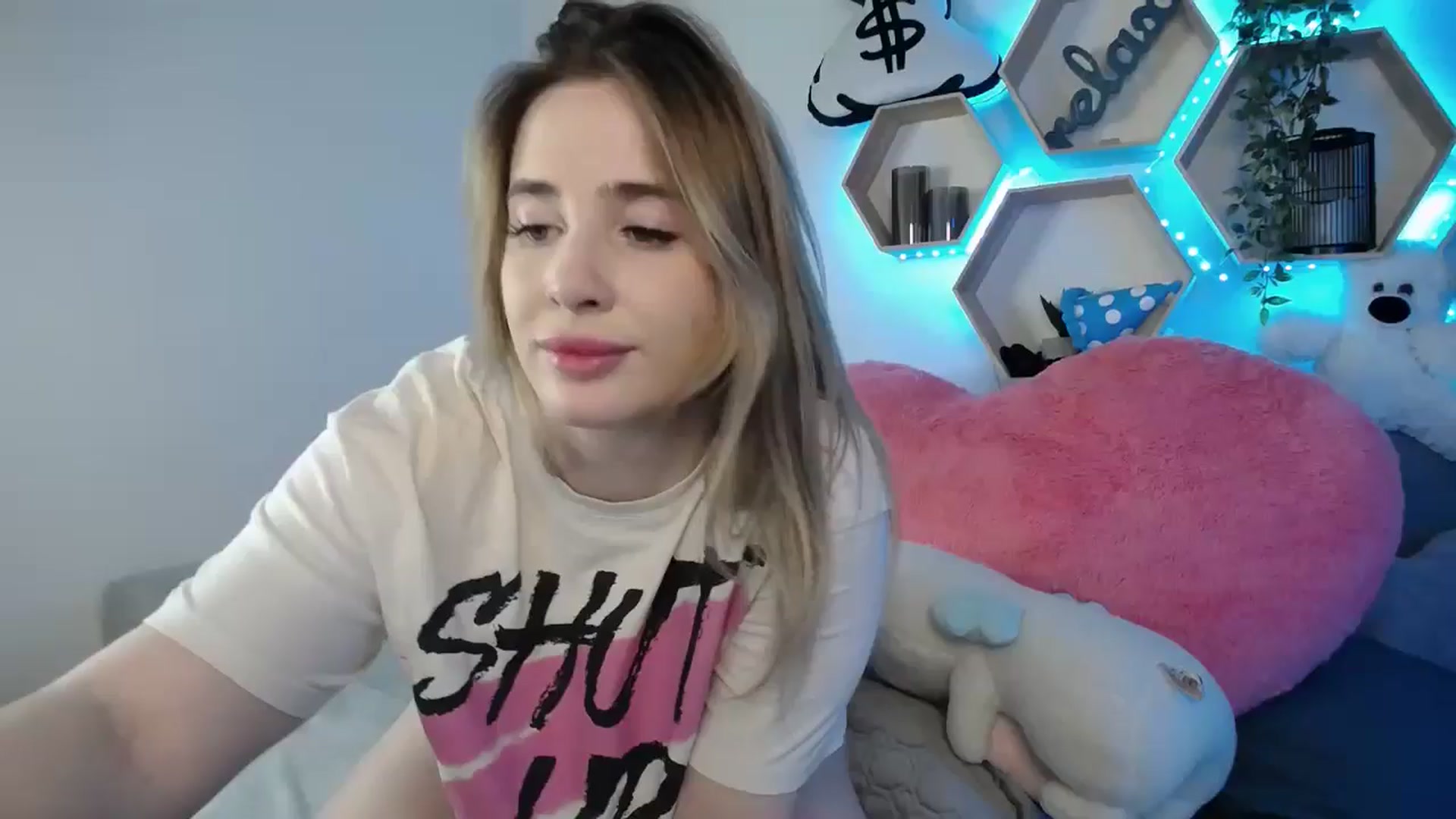 Gallery image thumbnail from SabrinaViolet's myfreecams stream on, 03/24/2025, 14:32 image 14 of 20