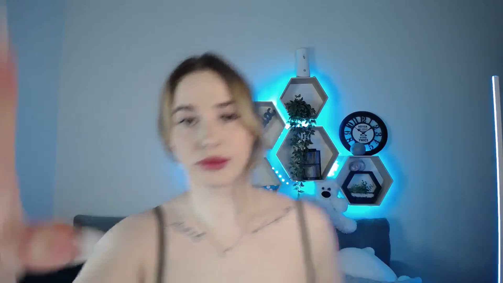 Gallery image thumbnail from SabrinaViolet's myfreecams stream on, 03/25/2025, 09:22 image 3 of 20