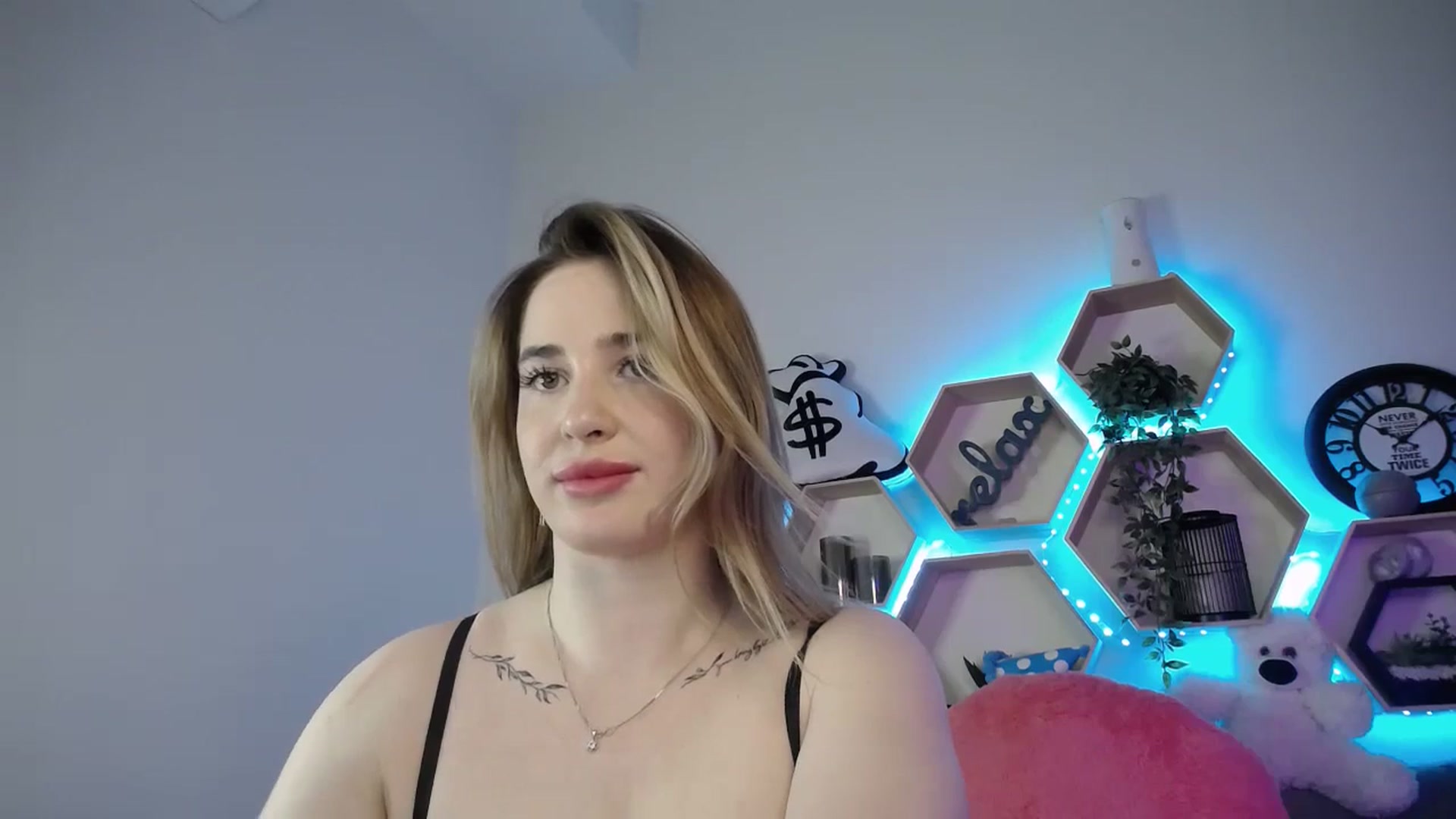Gallery image thumbnail from SabrinaViolet's myfreecams stream on, 03/25/2025, 10:39 image 13 of 20