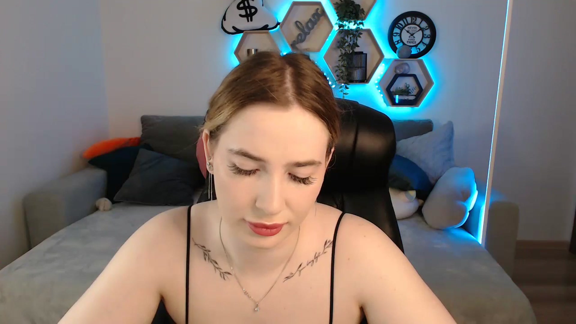 Gallery image thumbnail from SabrinaViolet's myfreecams stream on, 03/29/2025, 09:49 image 5 of 20