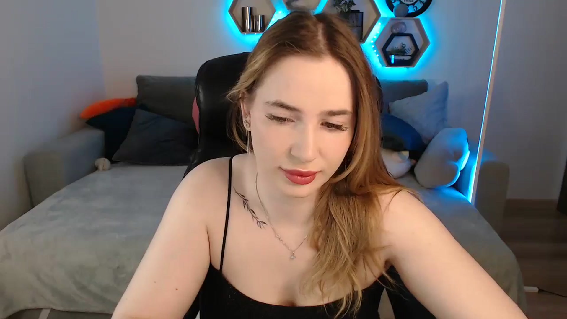 Gallery image thumbnail from SabrinaViolet's myfreecams stream on, 03/29/2025, 09:49 image 9 of 20