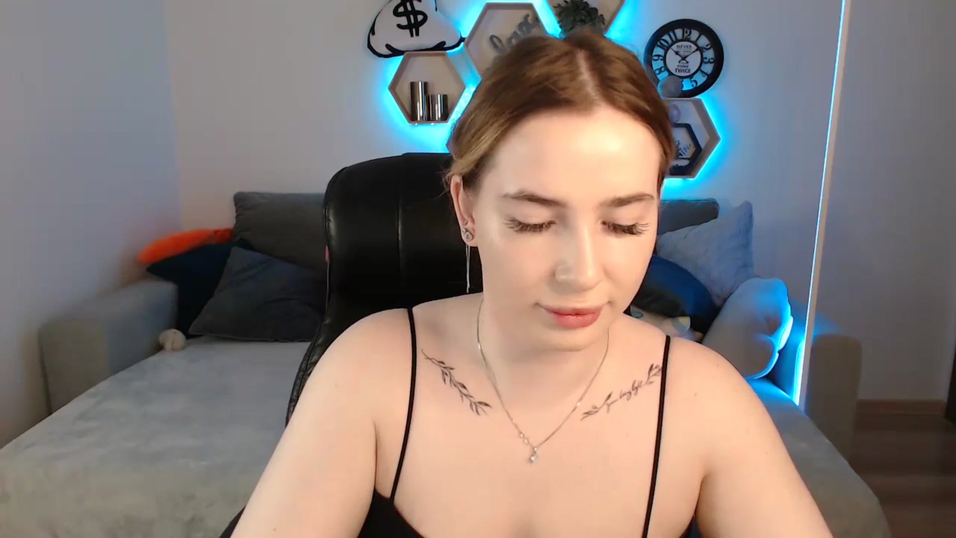 Gallery image thumbnail from SabrinaViolet's myfreecams stream on, 03/29/2025, 09:49 image 2 of 20