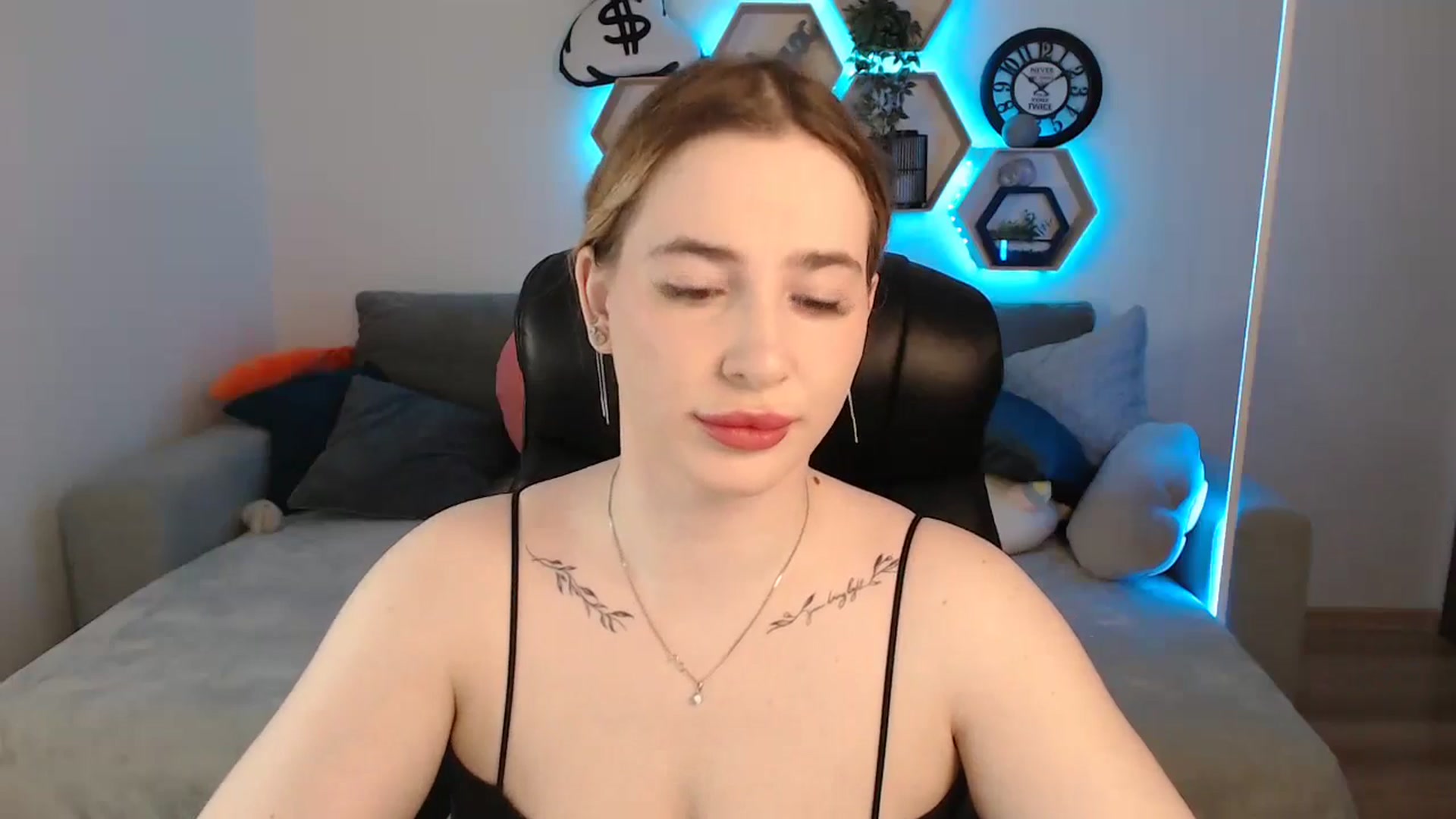 Gallery image thumbnail from SabrinaViolet's myfreecams stream on, 03/29/2025, 09:49 image 6 of 20