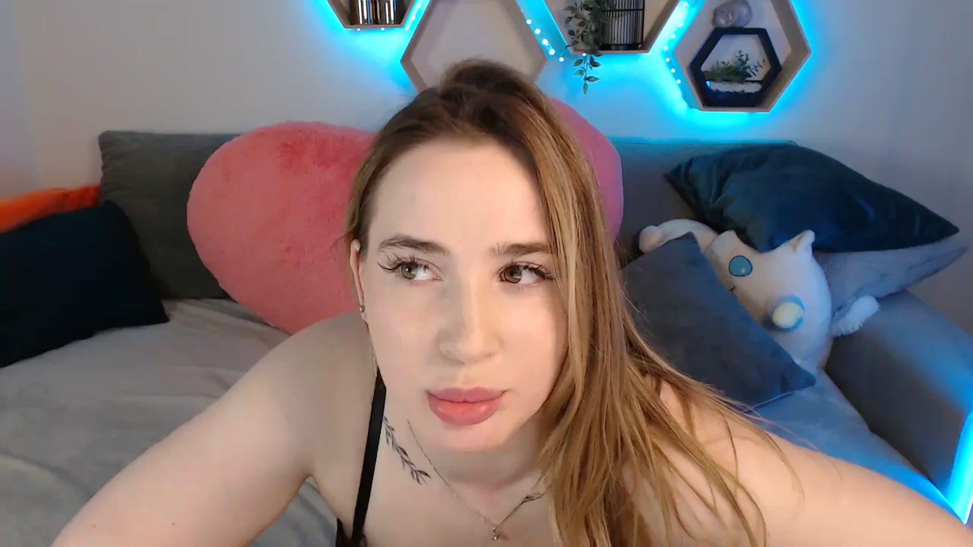 Gallery image thumbnail from SabrinaViolet's myfreecams stream on, 03/29/2025, 13:34 image 17 of 20
