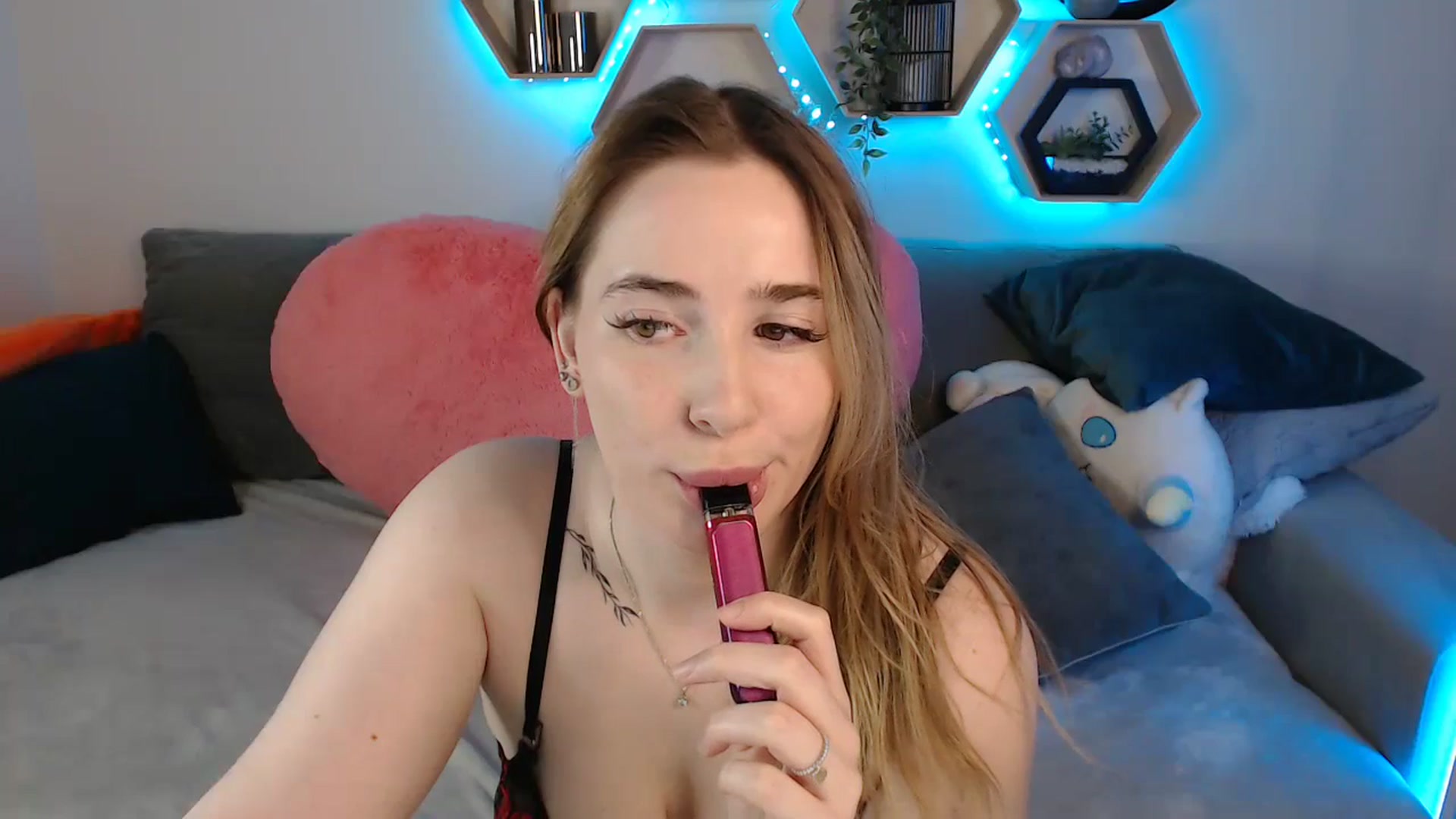 Gallery image thumbnail from SabrinaViolet's myfreecams stream on, 03/29/2025, 14:13 image 13 of 20