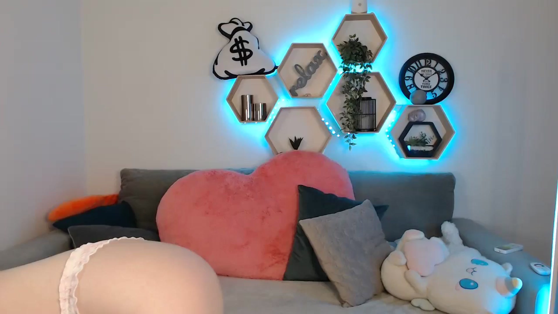Gallery image thumbnail from SabrinaViolet's myfreecams stream on, 04/19/2025, 08:53 image 1 of 20