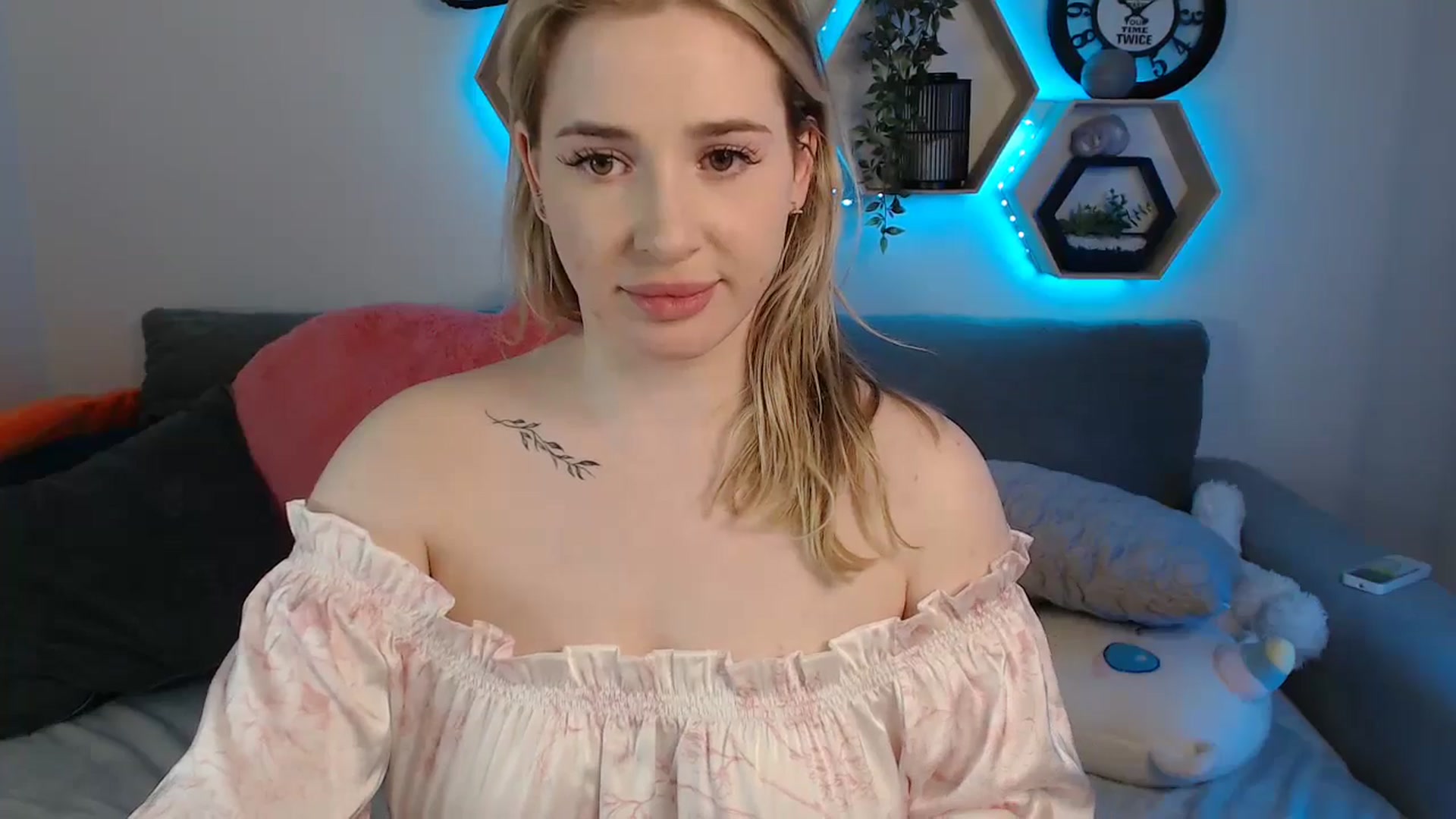Gallery image thumbnail from SabrinaViolet's myfreecams stream on, 04/19/2025, 12:21 image 6 of 20